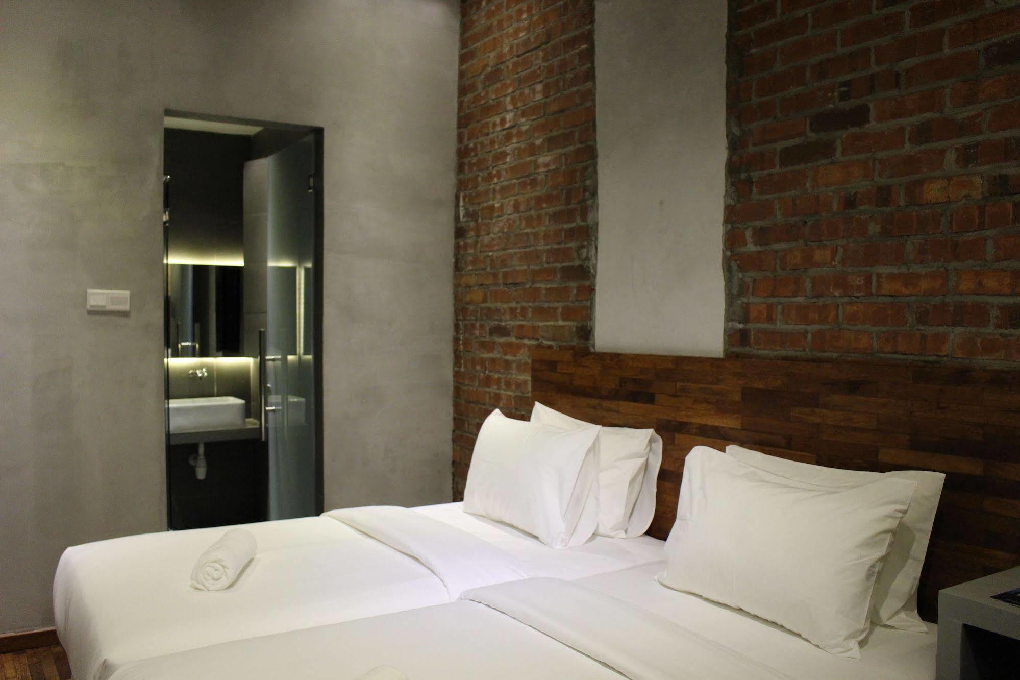 Chaos Boutique Hotel 3*